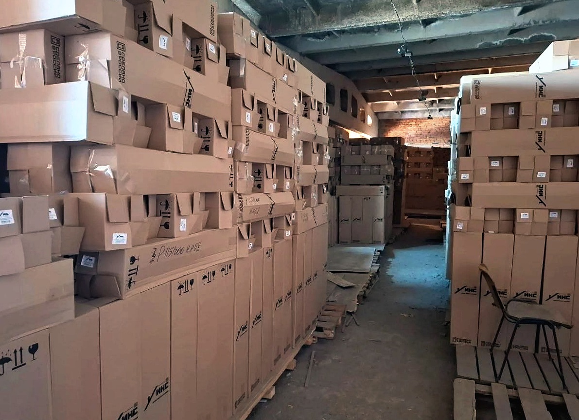 Упакованная продукция на складе дымоходов